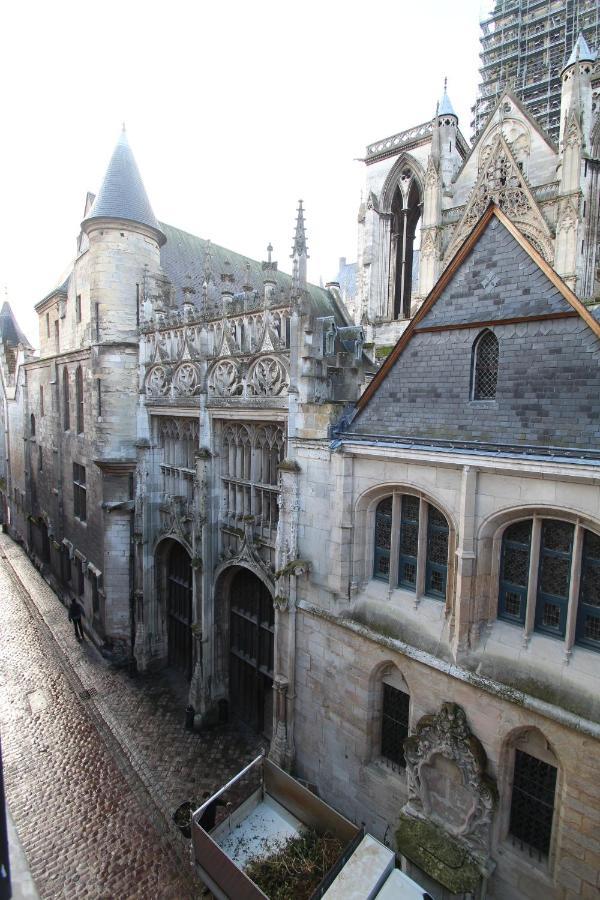 Ferienwohnung F2 De Charme Au Coeur De Rouen, Vu Unique Sur La Cathedrale Exterior foto