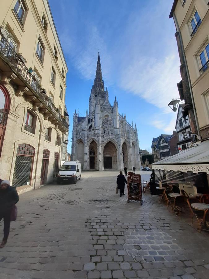 Ferienwohnung F2 De Charme Au Coeur De Rouen, Vu Unique Sur La Cathedrale Exterior foto